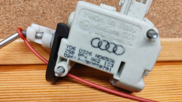 Audi A3 8P привод лючка горловины бензобака 8P4862153 3B0959781, фото 2