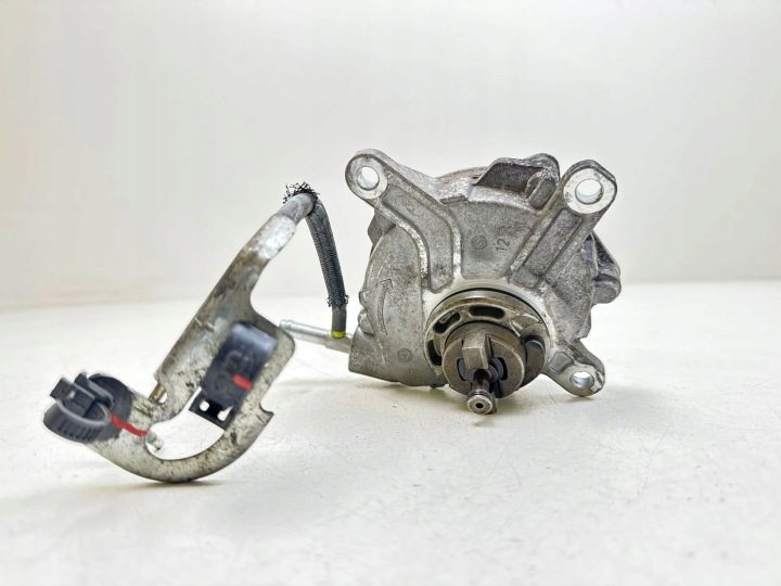 2011 Toyota Verso Вакуумный насос 19111004, фото 1