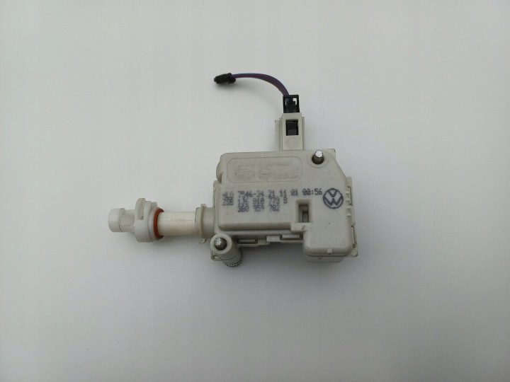 ПРИВОД ЗАМКА КРЫШКИ БАГАЖНИКА VW GOLF IV 3B0959782 / 1J6810773B NR137, фото 1