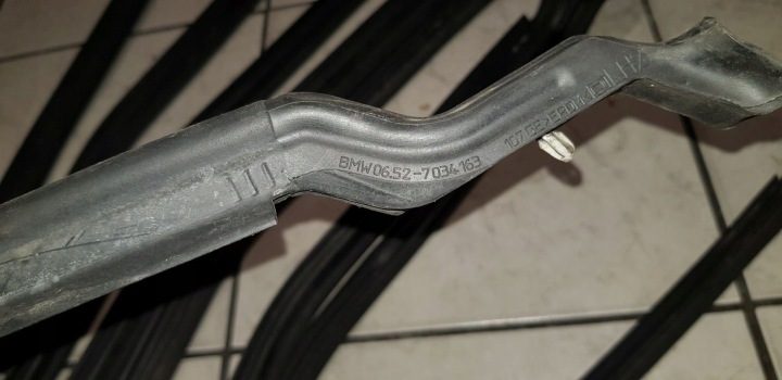 BMW 5 E60 E61 уплотнитель капота двигателя жабо корпуса фильтра 7034163, фото 7