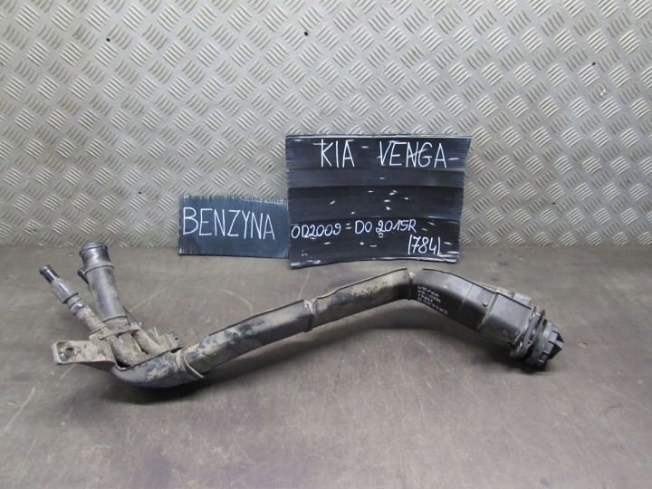 ТРУБА ГОРЛОВИНЫ БЕНЗОБАКА KIA VENGA 1.6 бензин 09-15r, фото 1