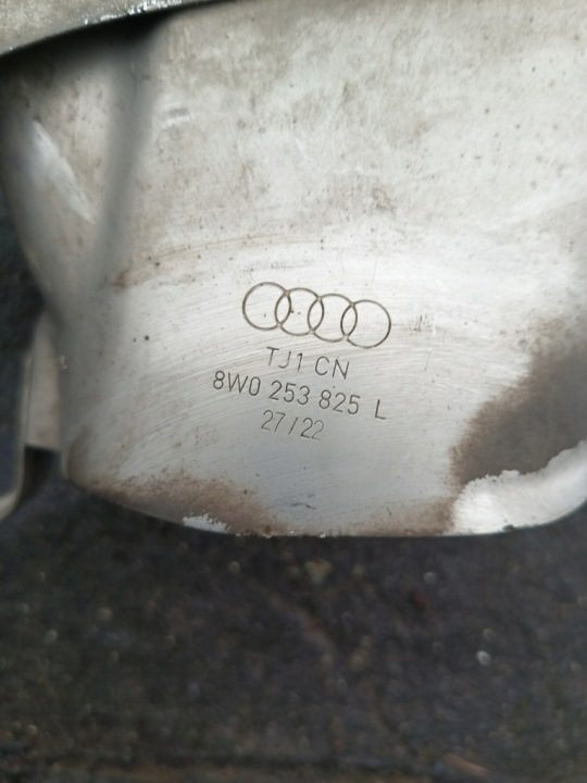 AUDI A4 B9 8W0 16-24r насадка глушителя левая 8W0253825L, фото 3