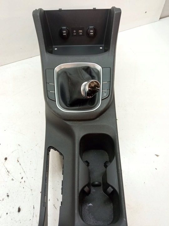Центральный тоннель подлокотник кожа AUX USB 84610G4010 Hyundai i30 III, фото 3
