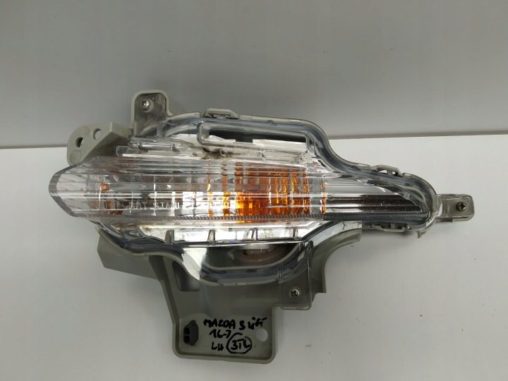 17- Mazda III BM рестайлинг поворотник левый фонарь бампера B63C51360, фото 1