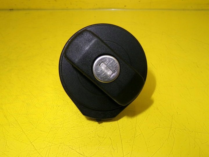 КРЫШКА ГОРЛОВИНЫ БЕНЗОБАКА AUDI VW 1J0201553B NR8, фото 1