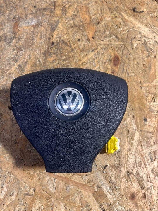 Подушка безопасности водителя Volkswagen Golf V 61921050A, фото 1