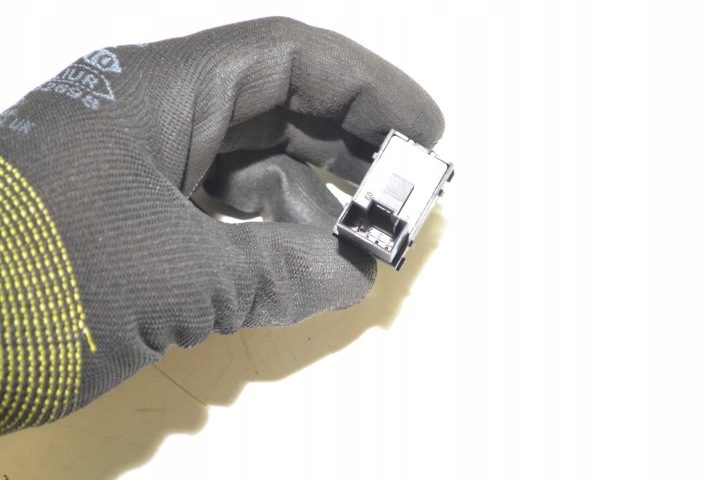 Переключатель кнопка лючка горловины бензобака VW Golf V 7L6959833A, фото 4
