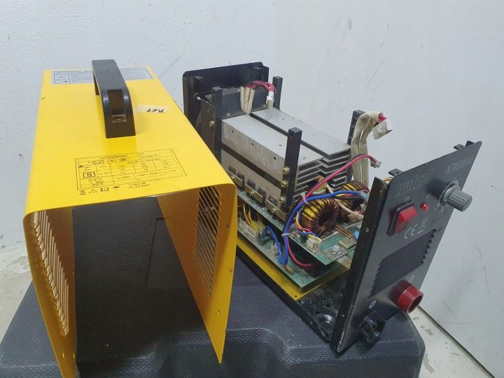 Сварочный инвертор NUTOOL NTW200INV в КЕЙСЕ 7000W, фото 1