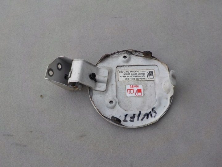 Лючок горловины бензобака Suzuki Swift mk6 2008 г., фото 2