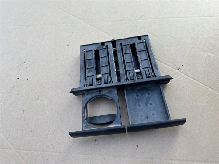 ПОДСТАКАННИК TRZYMAK ДЛЯ СТАКАНА БАРДАЧОК 5801621557 IVECO DAILY 6 VI 19 г., фото 4