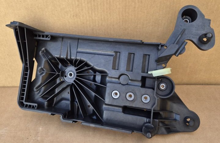 Площадка аккумулятора 5WA915331C VW Audi Seat Skoda как новая оригинал, фото 2