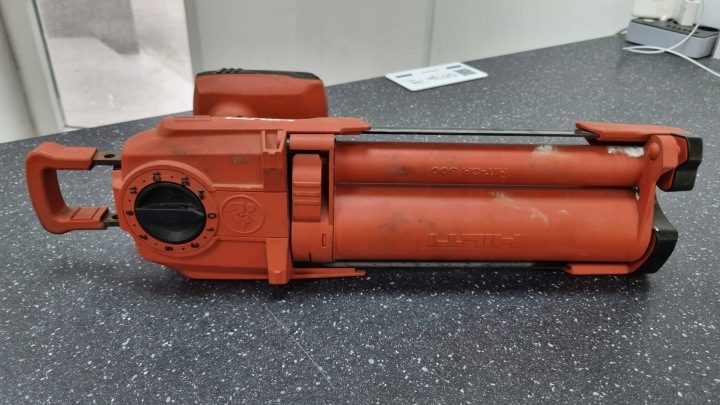 АККУМУЛЯТОРНЫЙ ДОЗАТОР HILTI HDE 500-A12 + 3X АКБ + ЗАРЯДНОЕ УСТРОЙСТВО, фото 4
