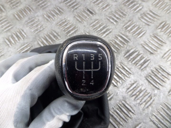 ЧЕХОЛ РУЧКА ПЕРЕКЛЮЧЕНИЯ ПЕРЕДАЧ МЕХАНИКА SKODA RAPID, фото 2