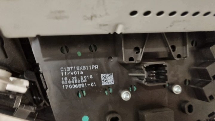 Магнитола панель Ford Fiesta mk7 c1bt18k811pa am5t-18c815-pl, фото 3