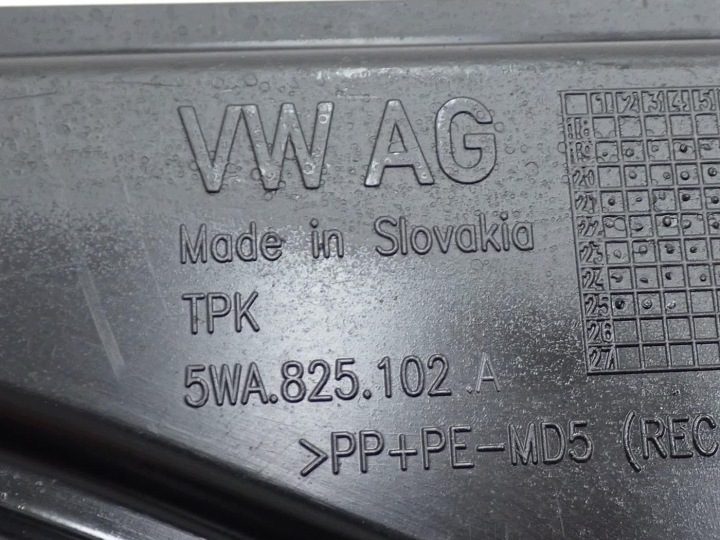 Защита днища правая задняя хэтчбек 5WA825102A VW Golf VIII 8 5H 25 г., фото 4