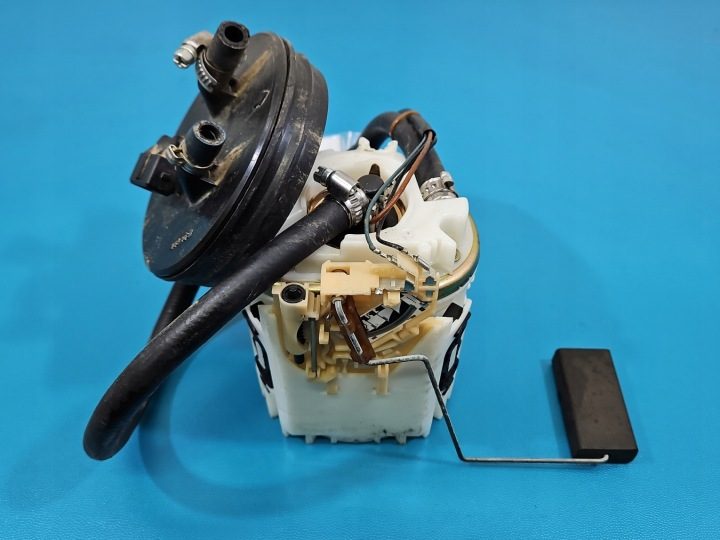 НАСОС ТОПЛИВА VW GOLF III 1.4 8V 1H0919051G -, фото 1