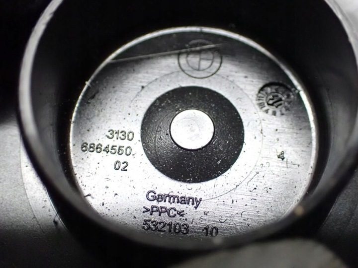 КРЫШКА ЗАГЛУШКА АМОРТИЗАТОРА СТАКАНА 6864550 BMW 2 F45 F46 17 г., фото 3