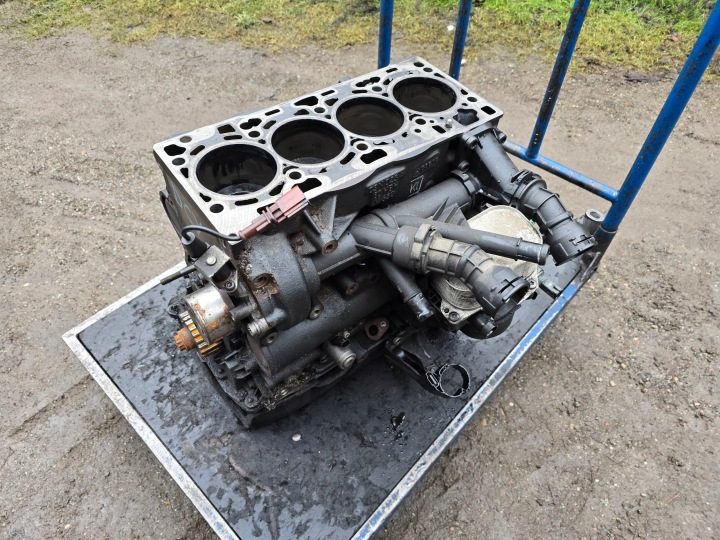 Двигатель без навесного головка блока 2.0 TDI DCY VW Audi A3 8V Seat Skoda вал, фото 1