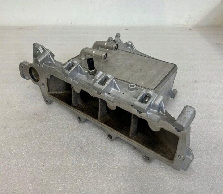 Впускной коллектор 2.0 TDI Audi Skoda VW 04L129766BL 30 Л.С., фото 1