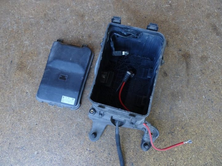 Audi Q3 8U рестайлинг 15-18 основание кожух аккумулятора 8U0915333 8U0915443, фото 4
