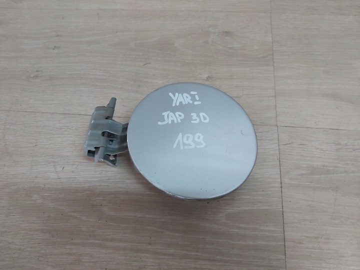 Toyota Yaris I лючок горловины бензобака, фото 1