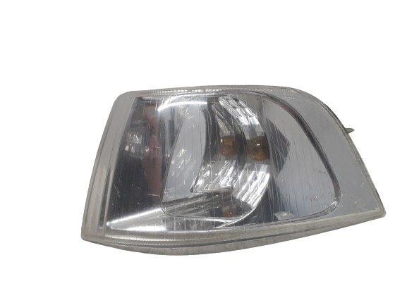 Volvo V40 95-04 поворотник левый передний 30621831 30621833, фото 1