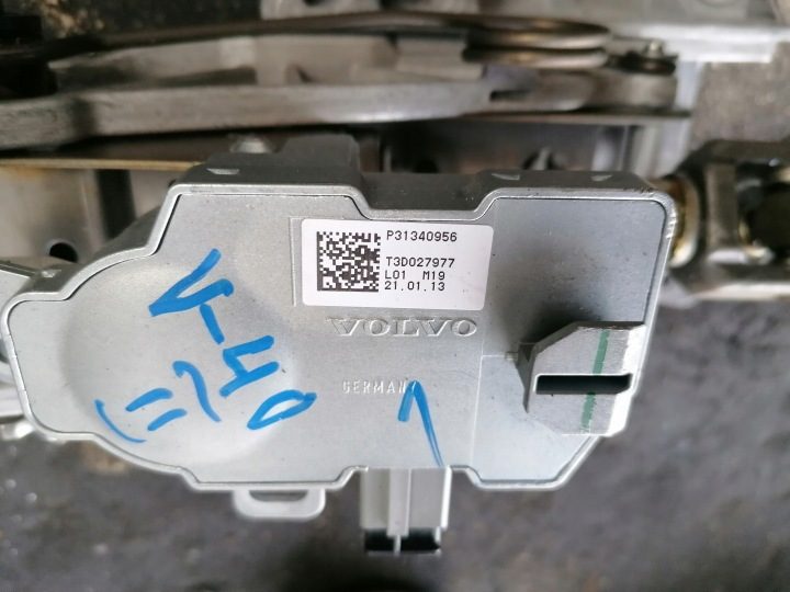 VOLVO V40 II 13 г. РУЛЕВАЯ КОЛОНКА 31387339, фото 2