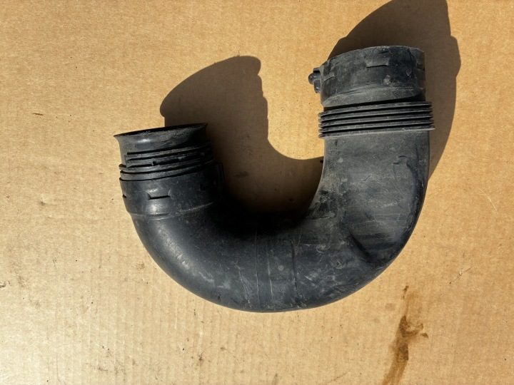 ПАТРУБОК ВОЗДУХА 1K0129618BQ AUDI VW SKODA SEAT ОРИГИНАЛ, фото 1