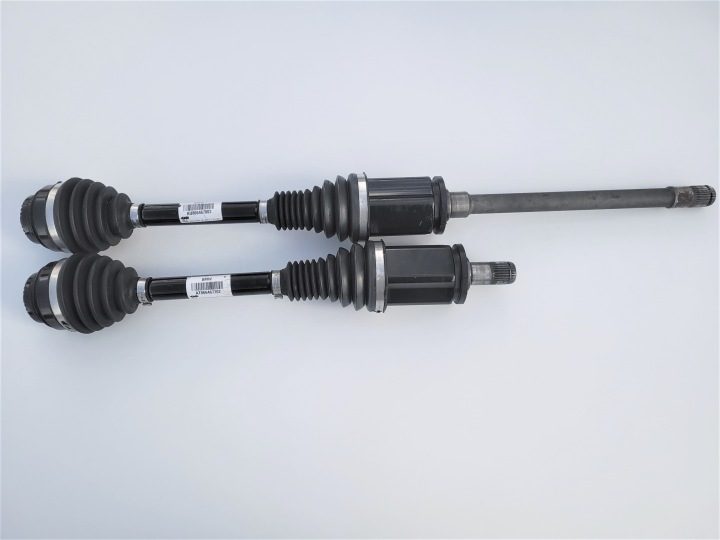 BMW G30 ПОЛУОСЬ 8664678 8664677 8683336 8683335, фото 1