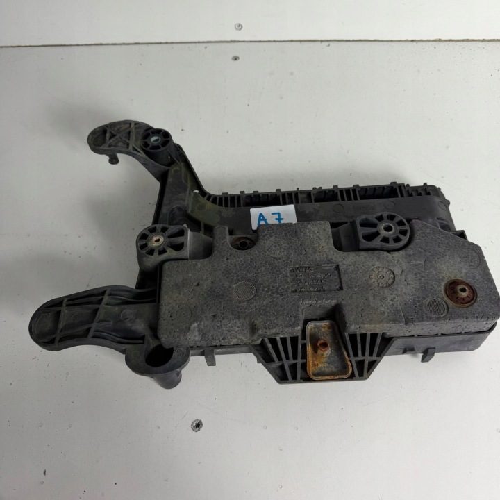 Основание кожух аккумулятора Tiguan Passat B7 Scirocco Caddy OE 1K0915325B, фото 6