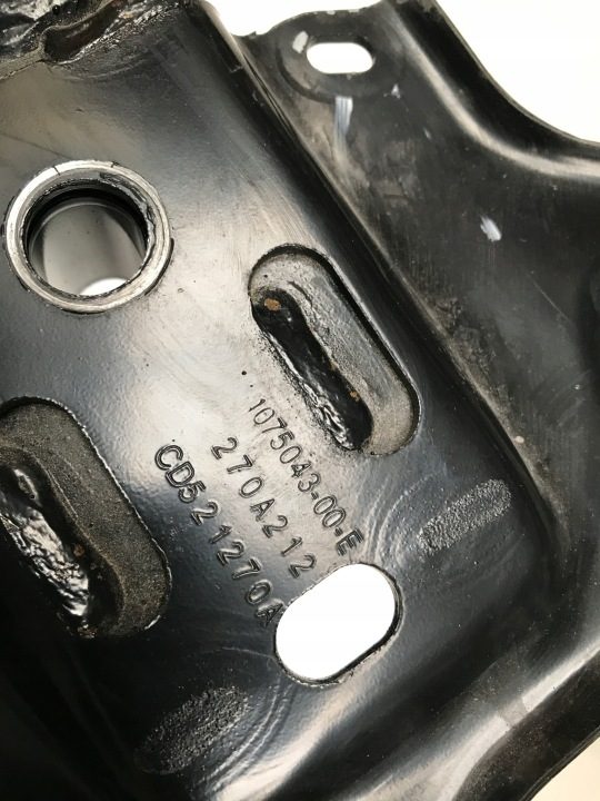 Tesla 3 рестайлинг распорка стаканов кронштейн балка ориг. 1075044-00-E 20-23, фото 3