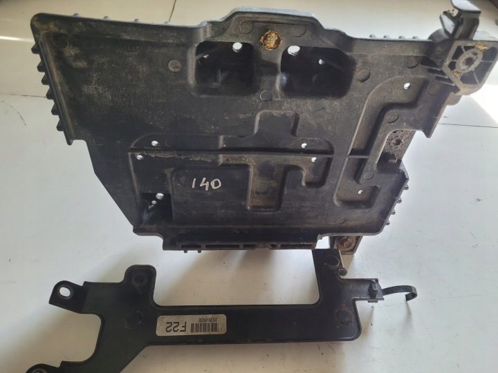 Hyundai I40 1.7 CRDI 11- площадка аккумулятора, фото 1