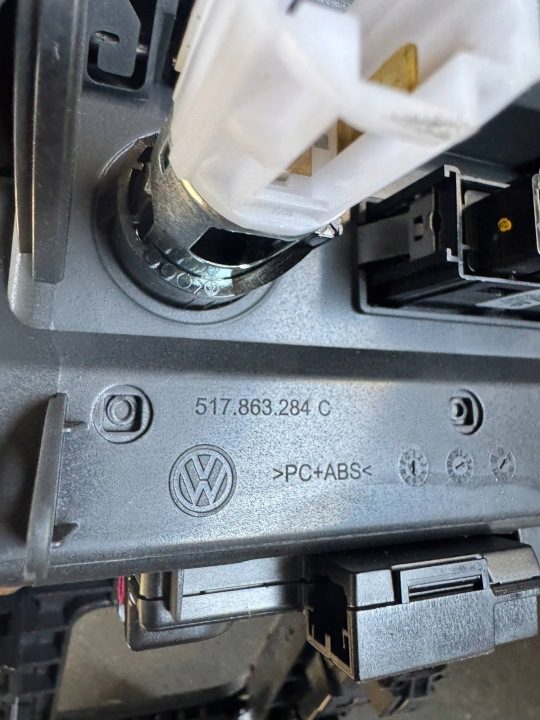 VW GOLF SPORTSVAN РАМКА ДЕКОР ТОННЕЛЯ 517863284C, фото 4