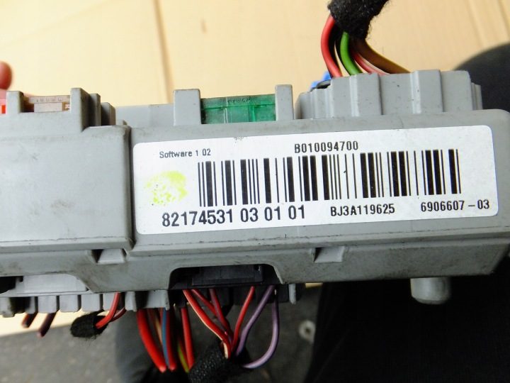 Блок предохранителей BMW e90 2,0 дизель 2007 г. 6906607, фото 4