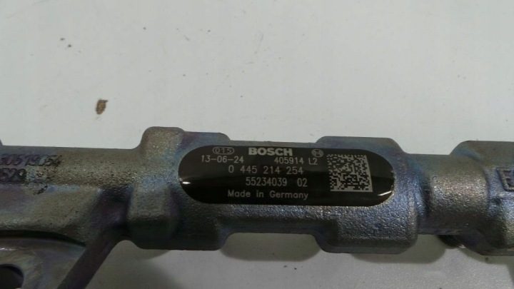 Suzuki OE 0445214254 топливная рампа, фото 2