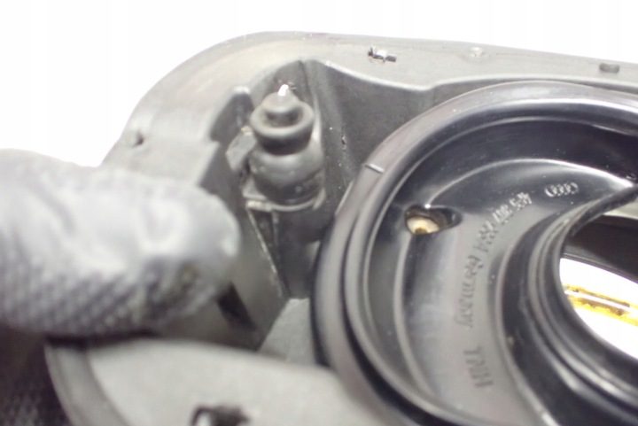 Лючок горловины бензобака резиновый личинка Audi A6 C6 европа 4F0010394P 4F5010399T, фото 7