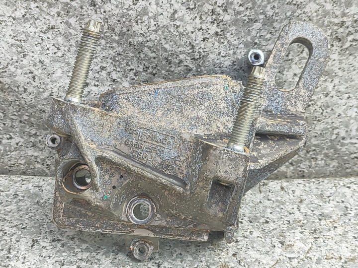 Ford OE 8A6G6F001DC кронштейн двигателя, фото 1