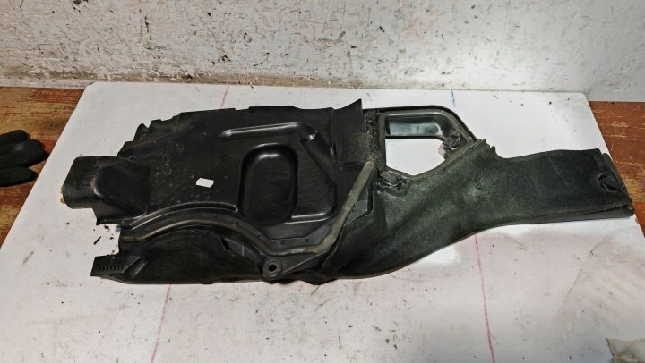 Крышка салонного фильтра левая BMW E60 E61 E63 E64 6921601, фото 1