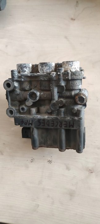 Клапан пневмоподвески Mercedes Actros MP 4 A0013270725, фото 2