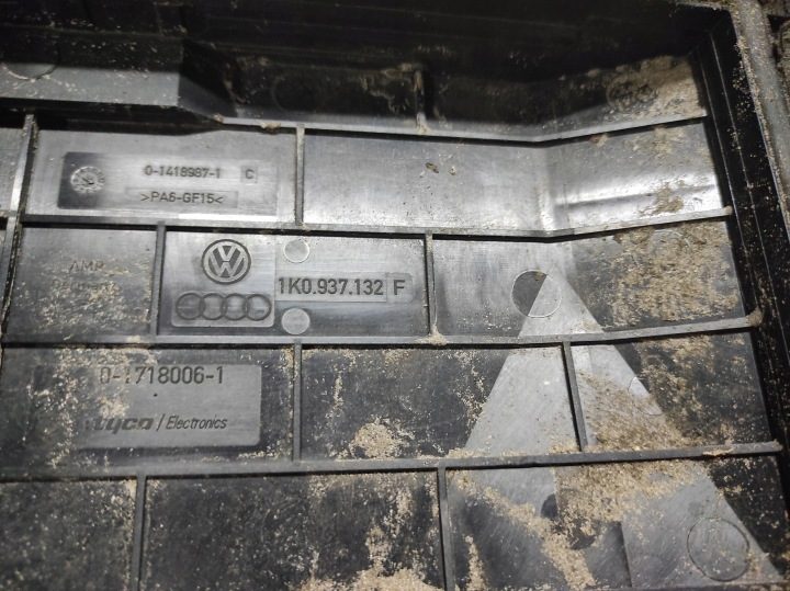 КРЫШКА БЛОКА ПРЕДОХРАНИТЕЛЕЙ VW Passat B6 1K0937132F, фото 5