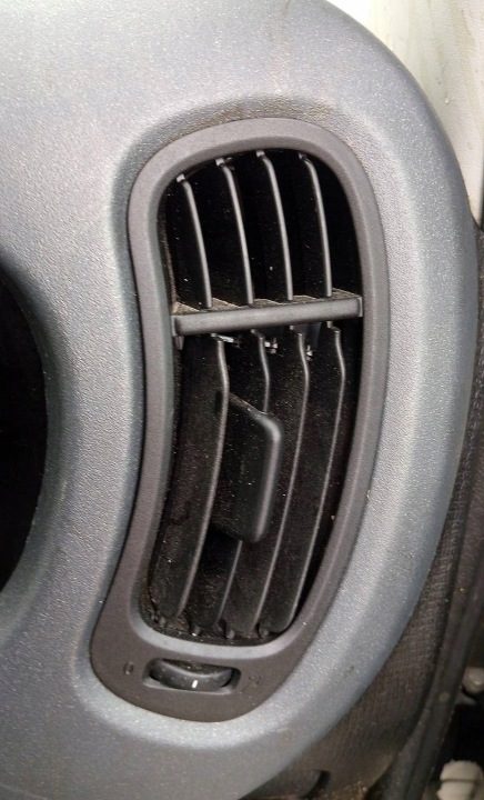 Fiat Panda III 3 2012-2020 дефлектор обдува правый передний, фото 1