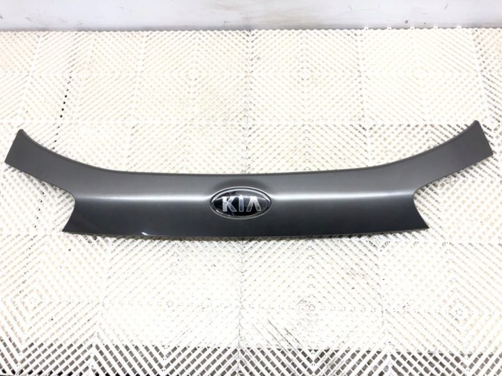Молдинг крышки задний KIA Carens IV минивэн Titanium Silver защита, фото 1