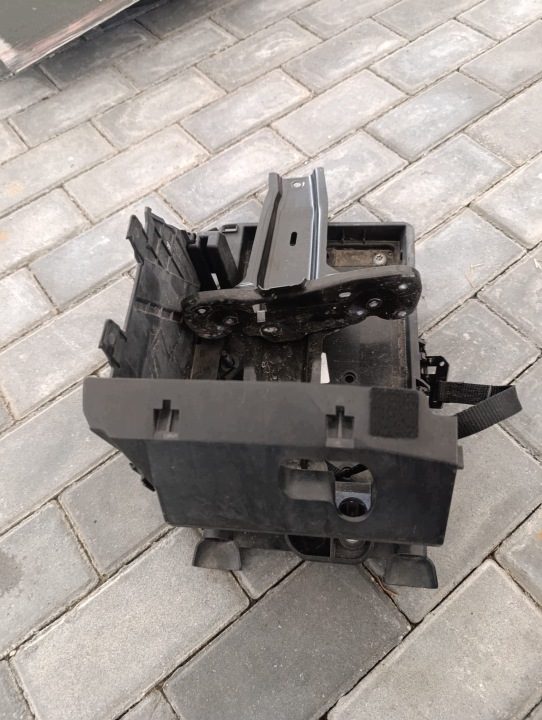 Mercedes A W177 корпус ,площадка аккумулятора, фото 2
