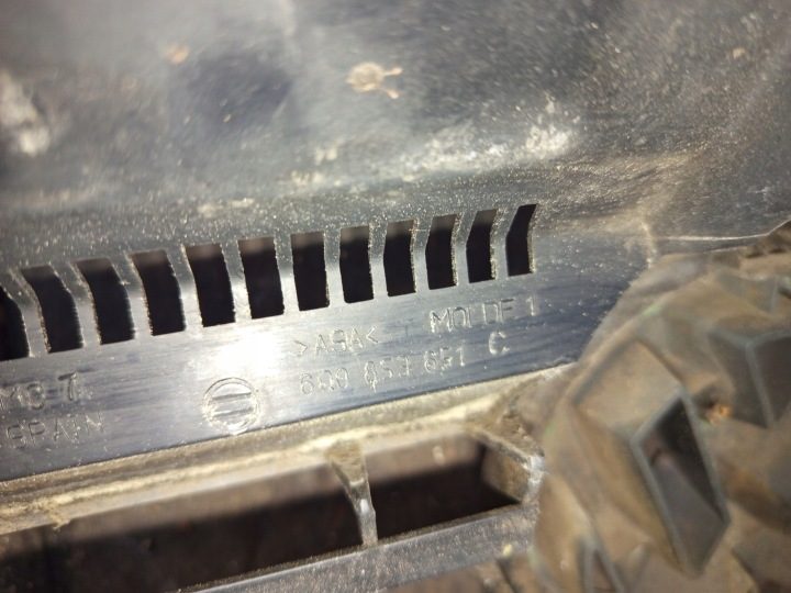 VW POLO 9N MK IV РЕШЕТКА РАДИАТОРА ПЕРЕДНЯЯ ЭМБЛЕМА ОРИГИНАЛ 6Q0853651C, фото 4