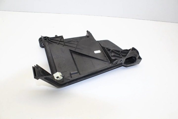 BMW 1 F40 M135iX 2021 крышка аккумулятора 7473113, фото 4