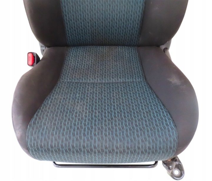 Сиденье переднее левое Toyota Yaris III 5 дв. 2011-2020 год, фото 2