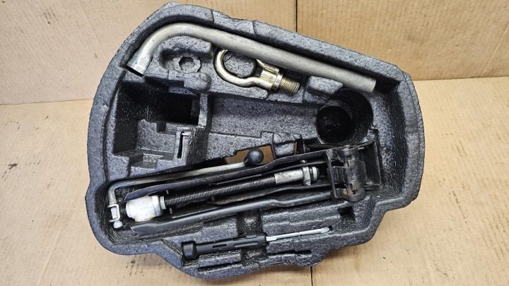 Audi A3 VW Seat Skoda домкрат ключ проушина вкладыш 1U0011031A оригинал европа, фото 2