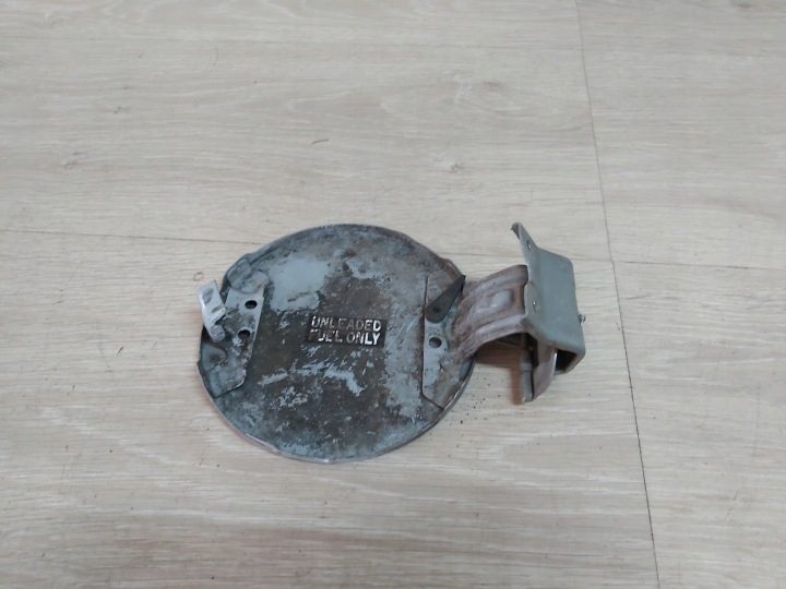 Toyota Yaris I лючок горловины бензобака, фото 3