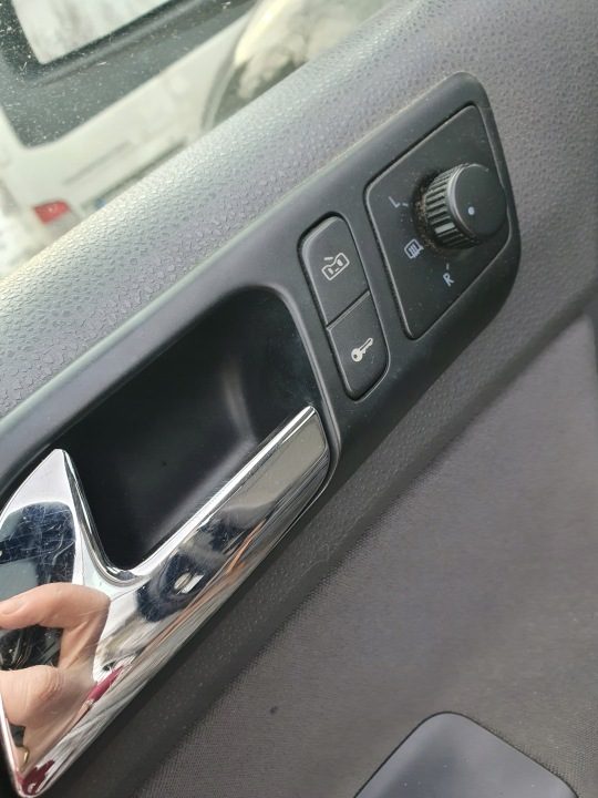 РУЧКА ЛЕВАЯ ПЕРЕДНЯЯ ВНУТРЕННЯЯ ХРОМ VW POLO 9N IV L041 КРОНШТЕЙН ФАРЫ 3D, фото 1