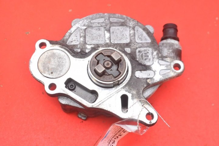 Насос вакуумный 03L145100F VW Passat B7 2.0 TDI 140 л.с. 10-15, фото 3
